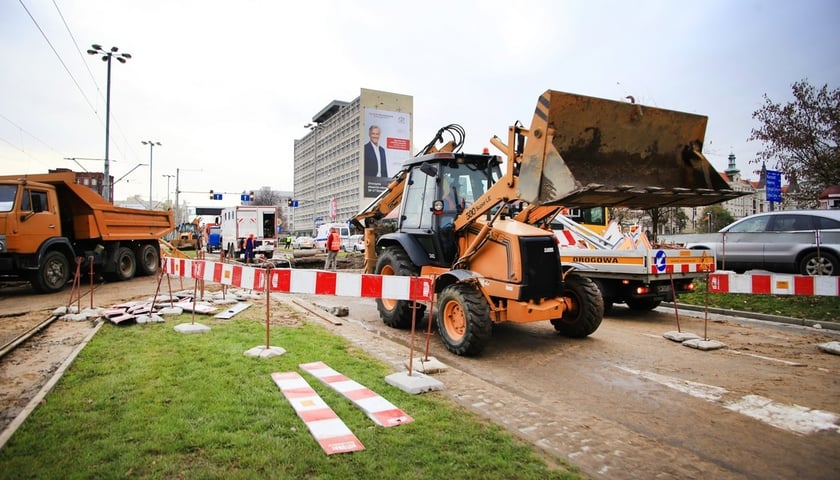 W kierunku centrum tramwaje po trasie