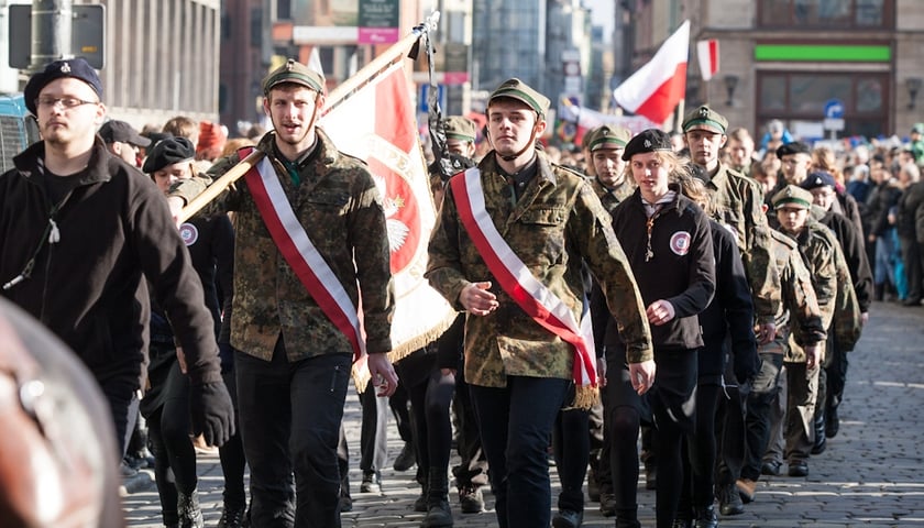 Biało-czerwono na ulicach (FILM+ZDJĘCIA)