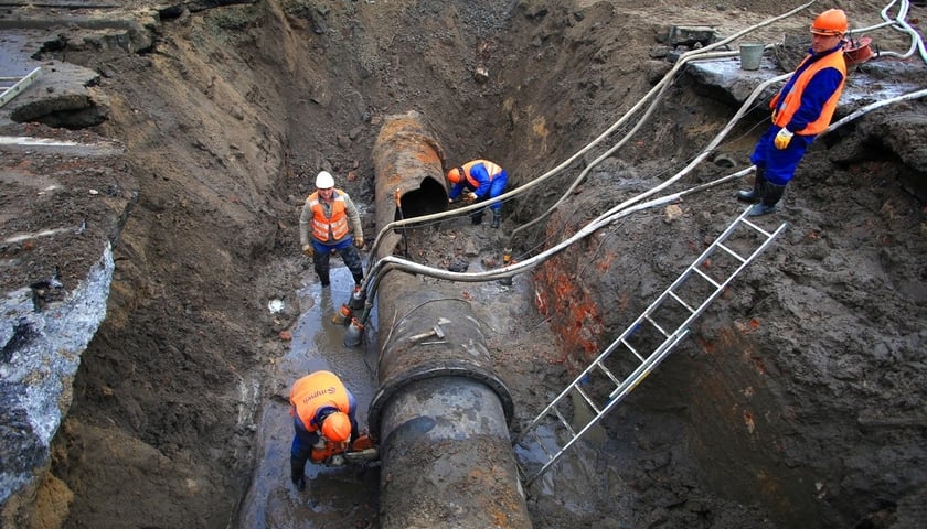Usuwanie awarii na pl. Dominikańskim