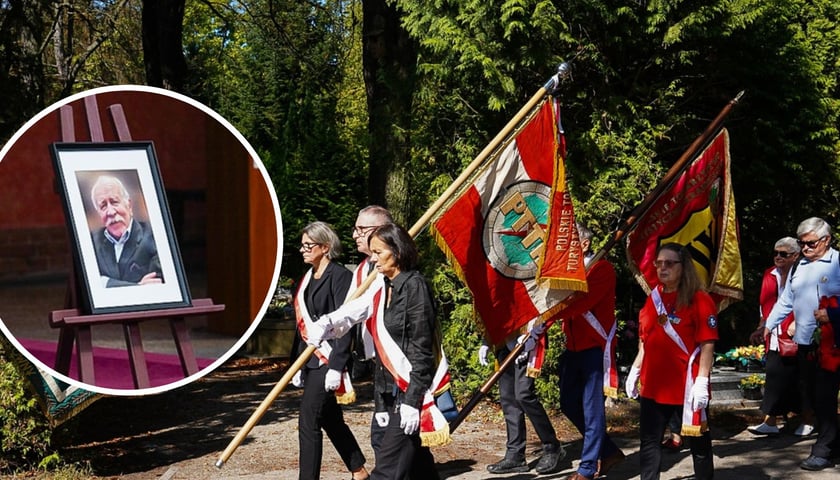 Na dużym zdjęciu poczet sztandarowy podczas pogrzebu Tadeusza Zatheya, na małym zdjęciu w kółku Tadeusz Zathey na zdjęciu