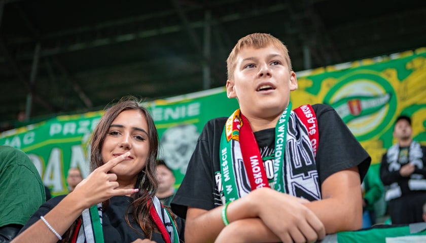 Trybuny na meczu Śląska Wrocław z Puszczą Niepołomice