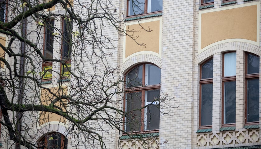 Złote zdobienia i nowa elewacja