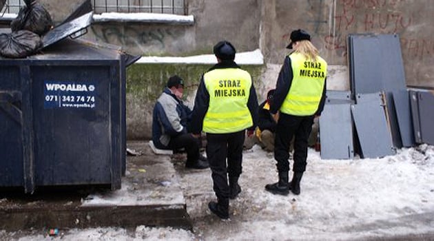 Zmarł mężczyzna znaleziony na działkach