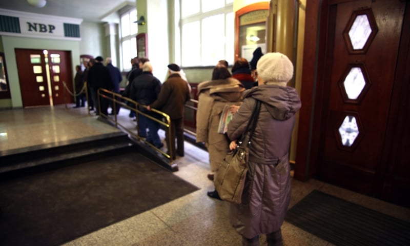 Kilka godzin w kolejce po monetę