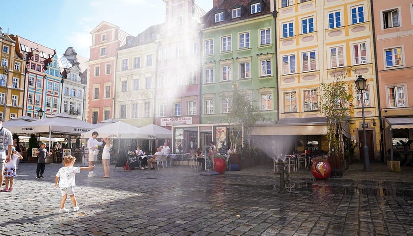 Kurtyny wodne w rynku we Wrocławiu