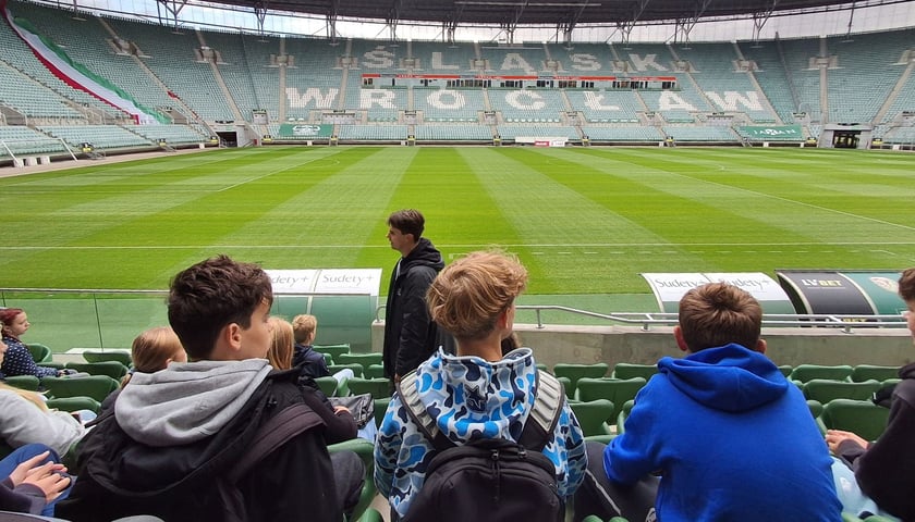 Uczniowie na stadionie Tarczyński Arena