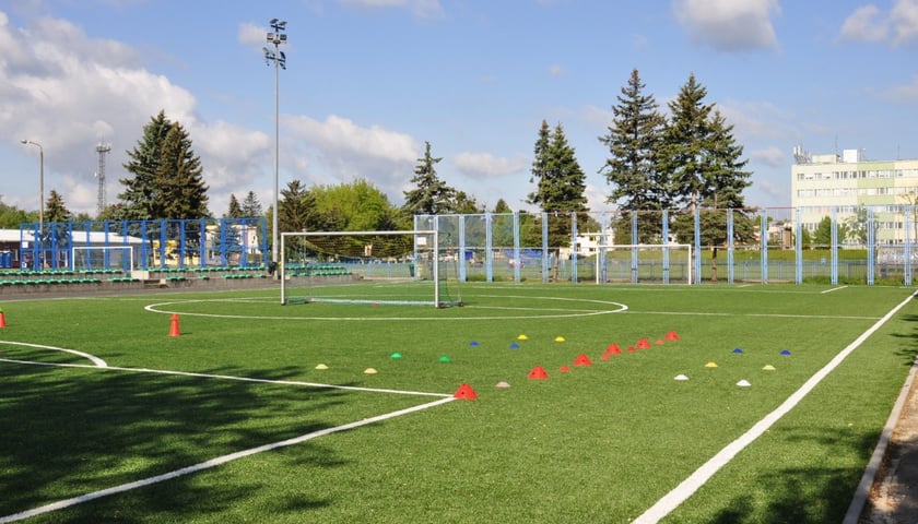 <p>Boisko piłkarskie na stadionie Lotnicza</p>