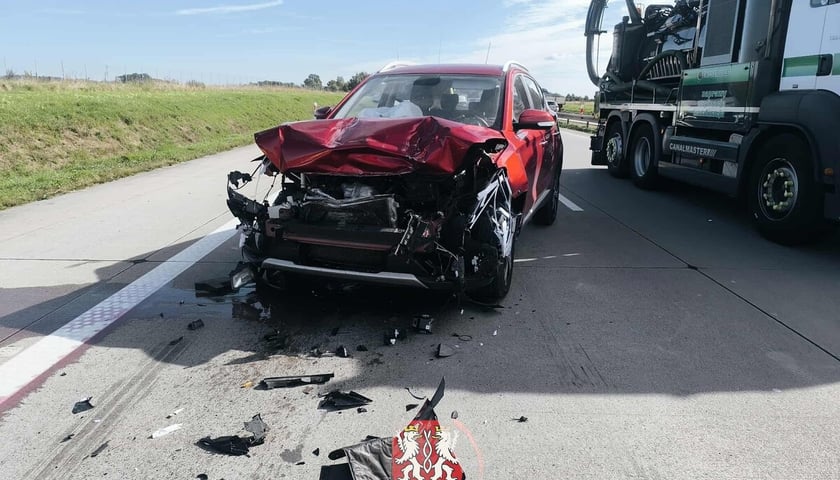 Kolizja na A4, 24.09.2025, uszkodzony samochód osobowy