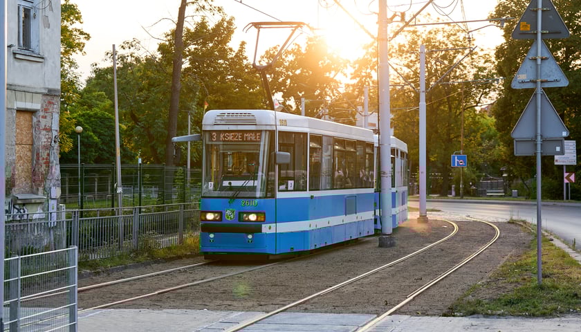 Tramwaj MPK Wrocław na trasie z Leśnicy na Księże Małe