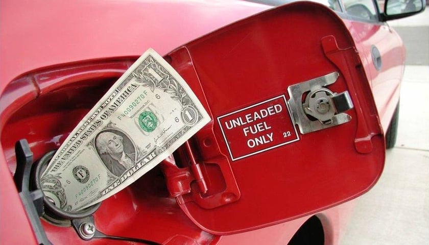 Bóg, Honor & Benzyna