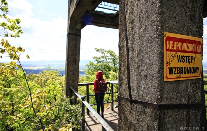 Wieża widokowa na Ślęży zamknięta (ZDJĘCIA)