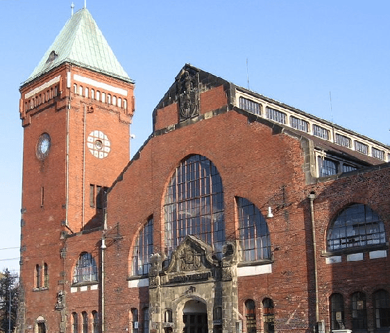 Fitness i restauracja w Hali Targowej