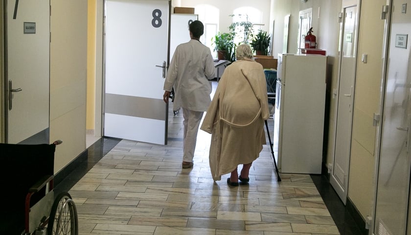 Na Brochowie zaopiekują się staruszkami