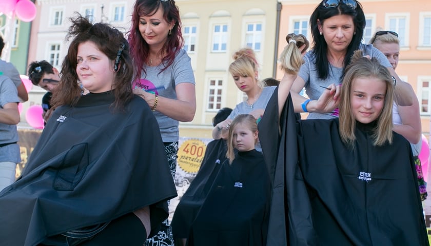 Ścieli sobie włosy i pomogli chorym [ZDJĘCIA]