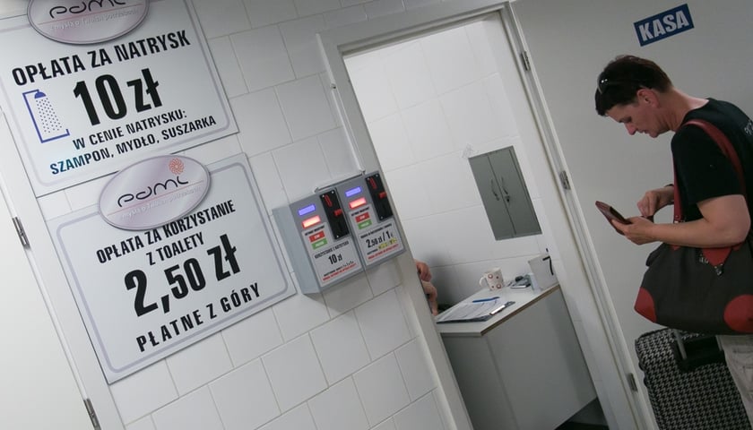 Na Dworcu Głównym toaleta jak kantor