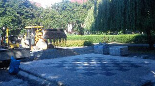 Powstaje plenerowa szachownica przy Nowowiejskiej