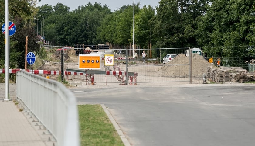 Trudniej zaparkować pod kąpieliskiem Glinianki [ZDJĘCIA]