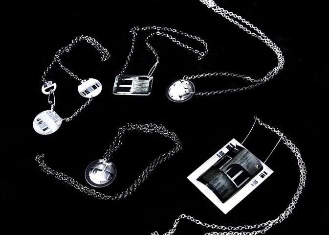 Komu „sedesowce” w roli kolczyków?