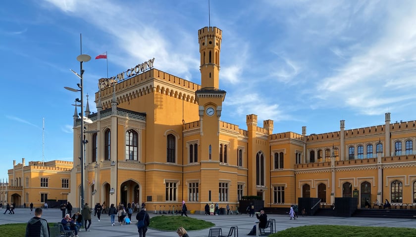 Fragment dworca Wrocław Główny i biurowca