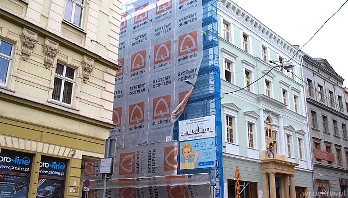 Trwa remont kamienicy przy Wita Stwosza [ZDJĘCIA]