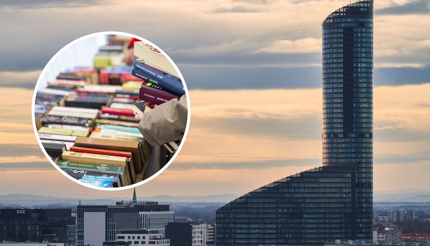 W tle panorama miasta z widokiem na Sky Tower. W kółku kiermasz książek