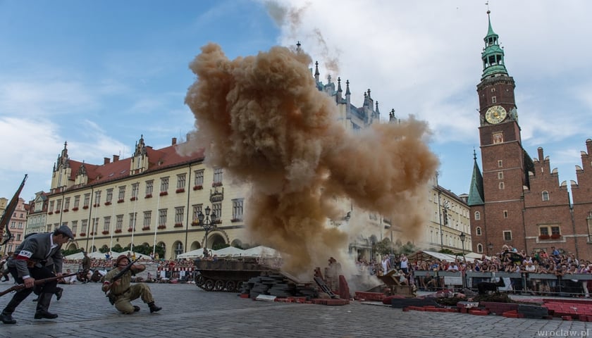 Powstanie Warszawskie na wrocławskim Rynku [ZDJĘCIA]