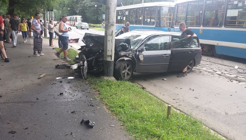 Tragiczny wypadek na Mickiewicza: zginął kierowca