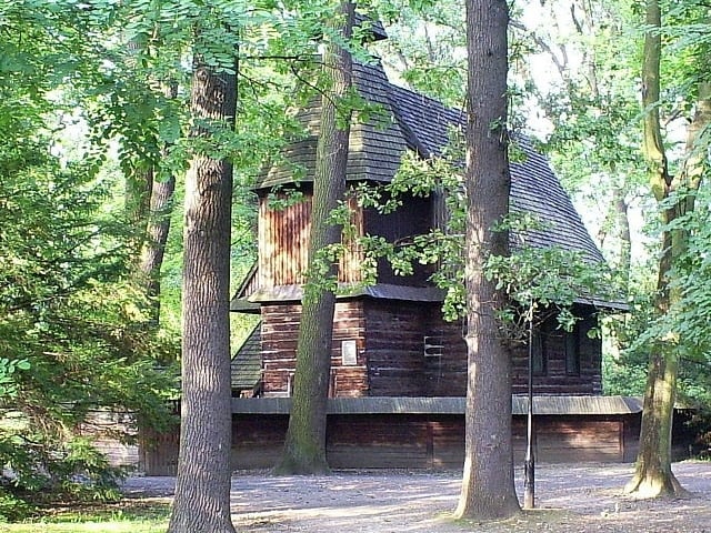 Remont kościółka w Parku Szczytnickim