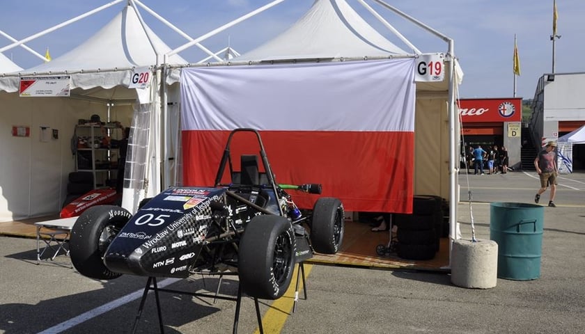 Wyścigowy bolid Politechniki Wrocławskiej coraz lepszy