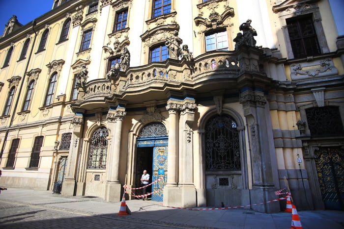 UWr: Barokowe figury przejdą renowację