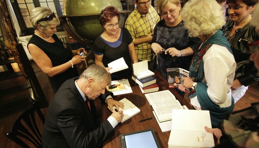 Profesor Miodek rozwiązuje zagadki językowe
