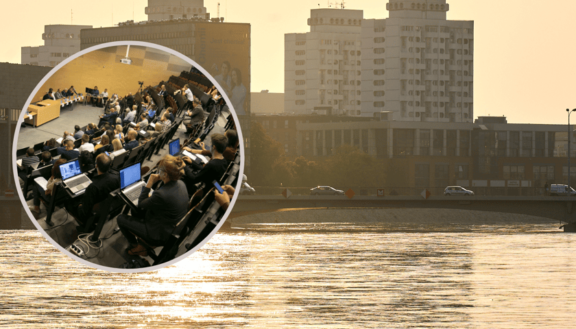 Odra o poranku, w kółku ludzie w sali wykładowej