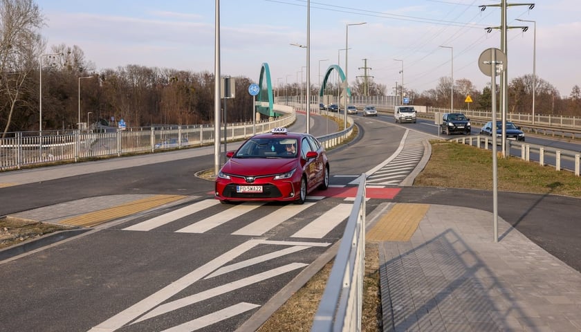 Widok na most Na Wilczym Kącie na trasie Alei Wielkiej Wyspy, rok 2025