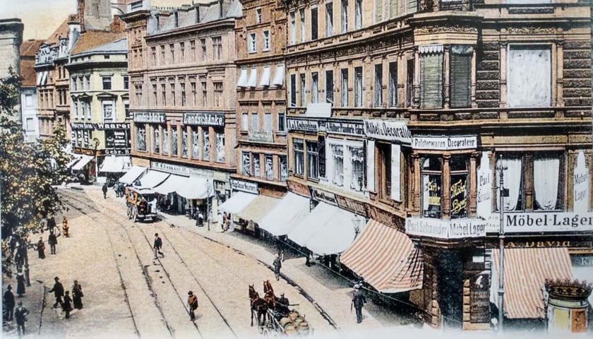 Nieistniejące już kamienice przy ulicy Oławskiej około roku 1902.