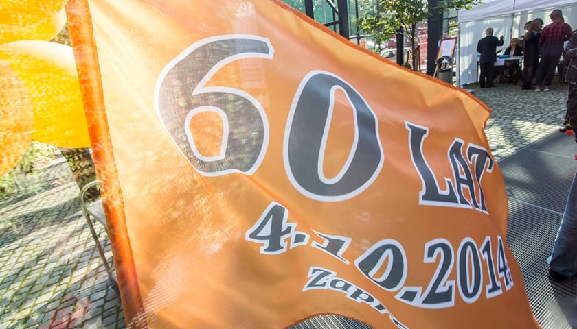 Absolwenci IX LO świętowali i balowali [ZDJĘCIA]