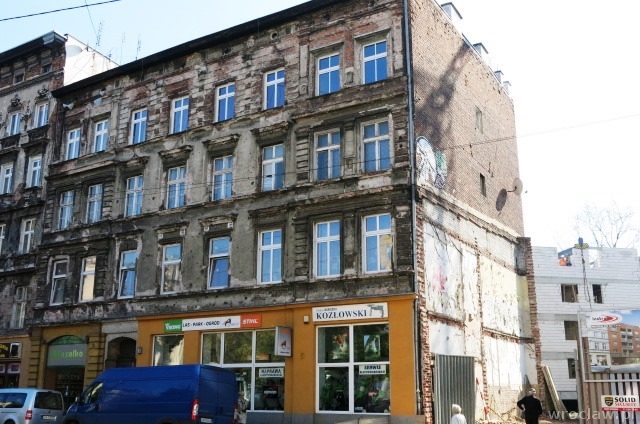 Badają kamienicę przy ul. Jedności Narodowej 73