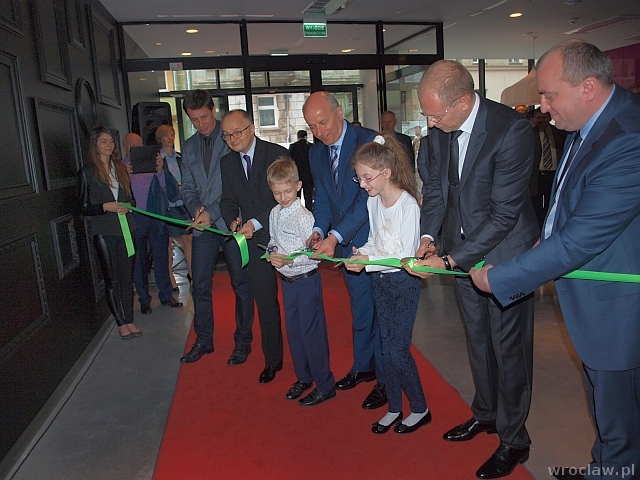 Silver Tower Center – otwarty