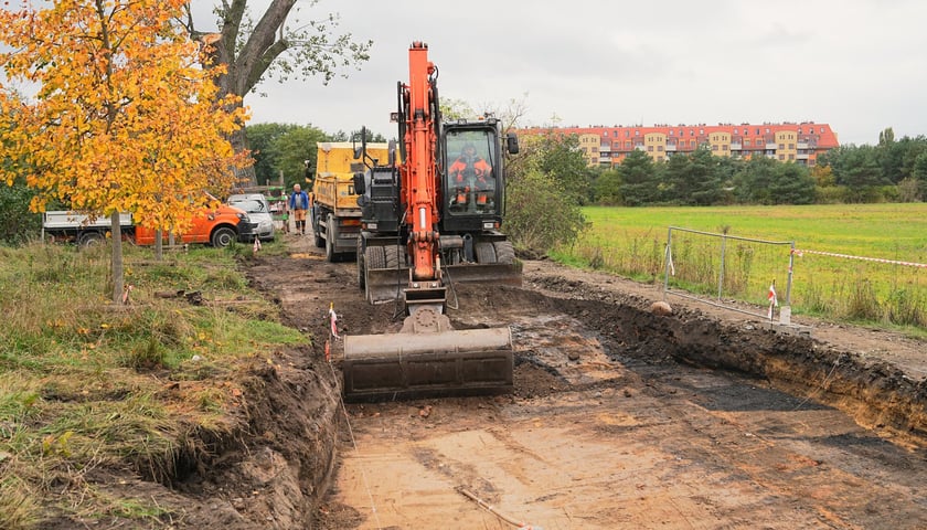 Przebudowa ulicy Trawowej na Muchoborze Wielkim, która prowadzi do nowej kładki nad Ślęzą