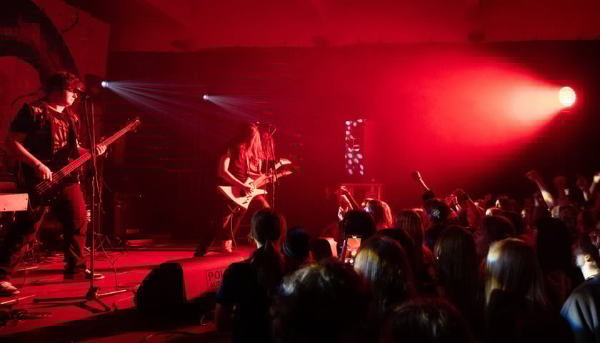 Uczestnicy konkursu na scenie