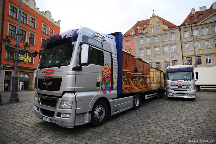 Jarmark Bożonarodzeniowy 2014 - już się rozkłada w Rynku[ZDJĘCIA]