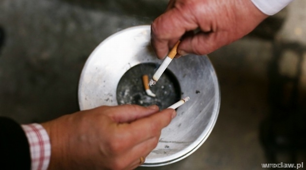 Coraz rzadziej palimy w knajpach