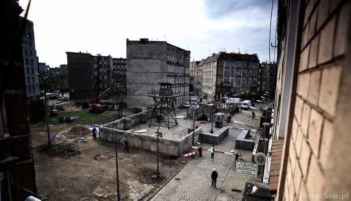 Ostatnie przygotowania do filmu „St. James Place” [ZDJĘCIA]