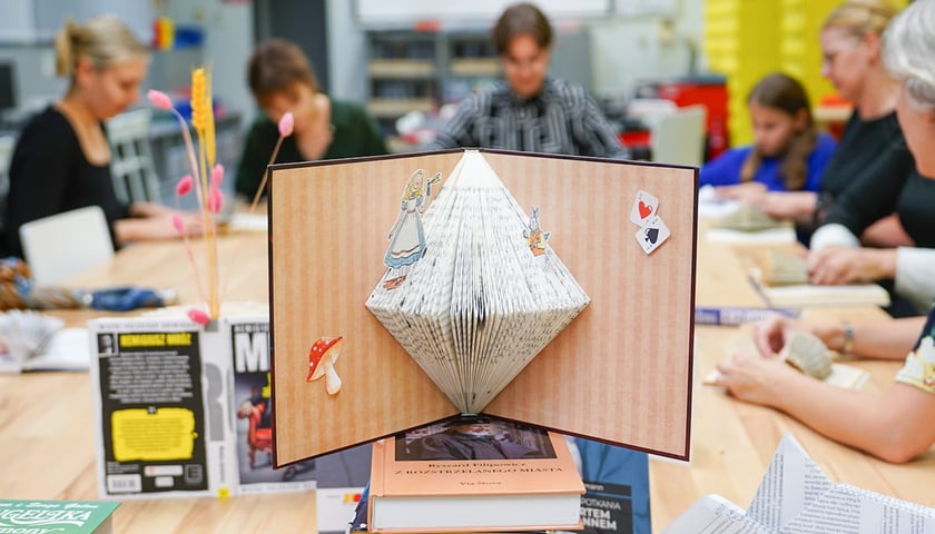 Warsztaty z Book Folding. Noc Bibliotek, Wrocław 17.10.2025