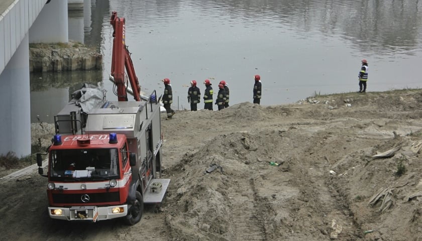 Substancja ropopochodna na Odrze [ZDJĘCIA]