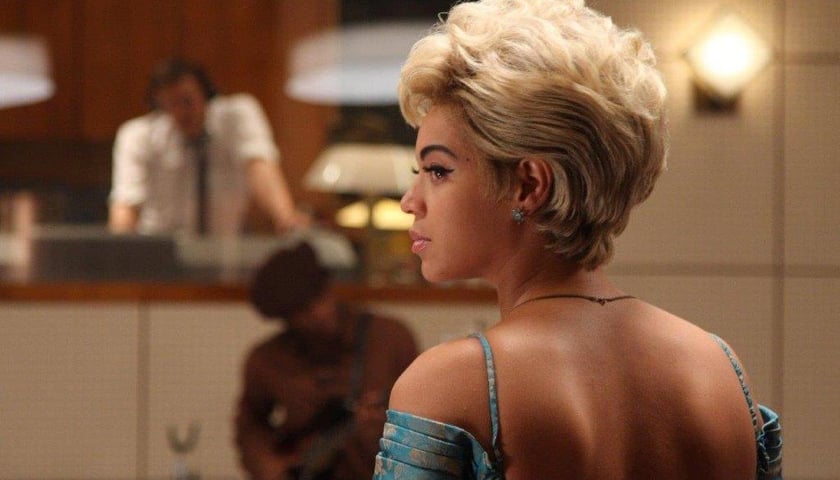 Marilyn Monroe w cadillacu