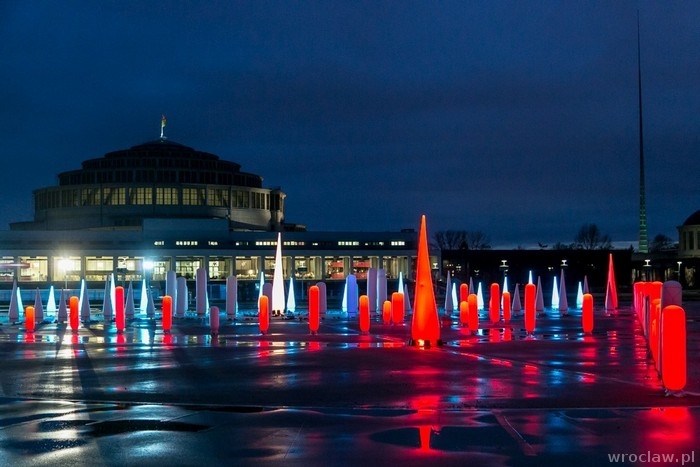 Niezwykłe iluminacje przy Hali Stulecia [ZDJĘCIA]