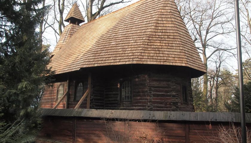 Zakończył się remont dachu kościółka w parku Szczytnickim