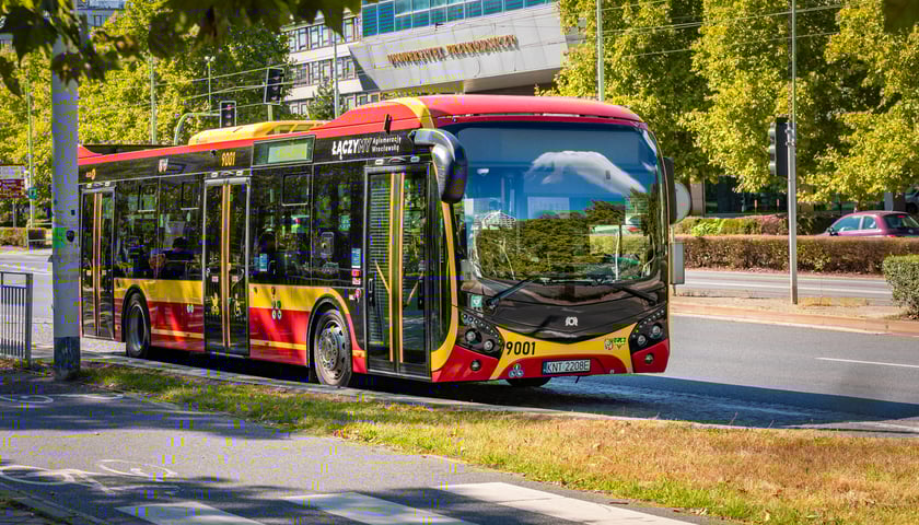 Autobus aglomeracyjny, zdjęcie ilustracyjne