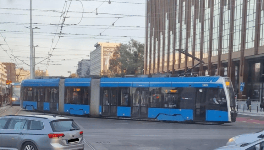 Awaria tramwaju na skrzyżowaniu przy placu Dominikańskim. Wrocław, 21.10.2025