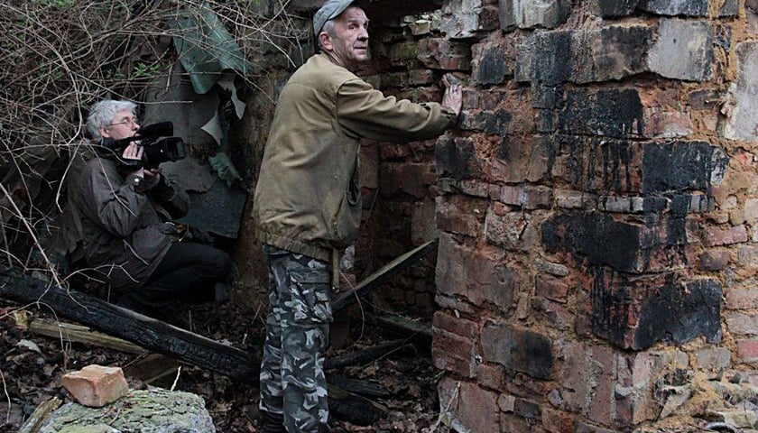 Bezdomni nakręcą film o zamurowanym koledze